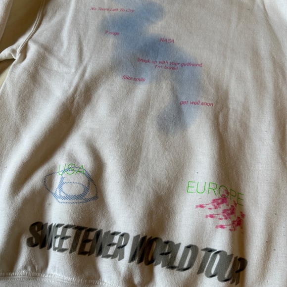 Ariana Grande Sweetener World Tour 2019 Pullover Sweater - Picture 3 of 7